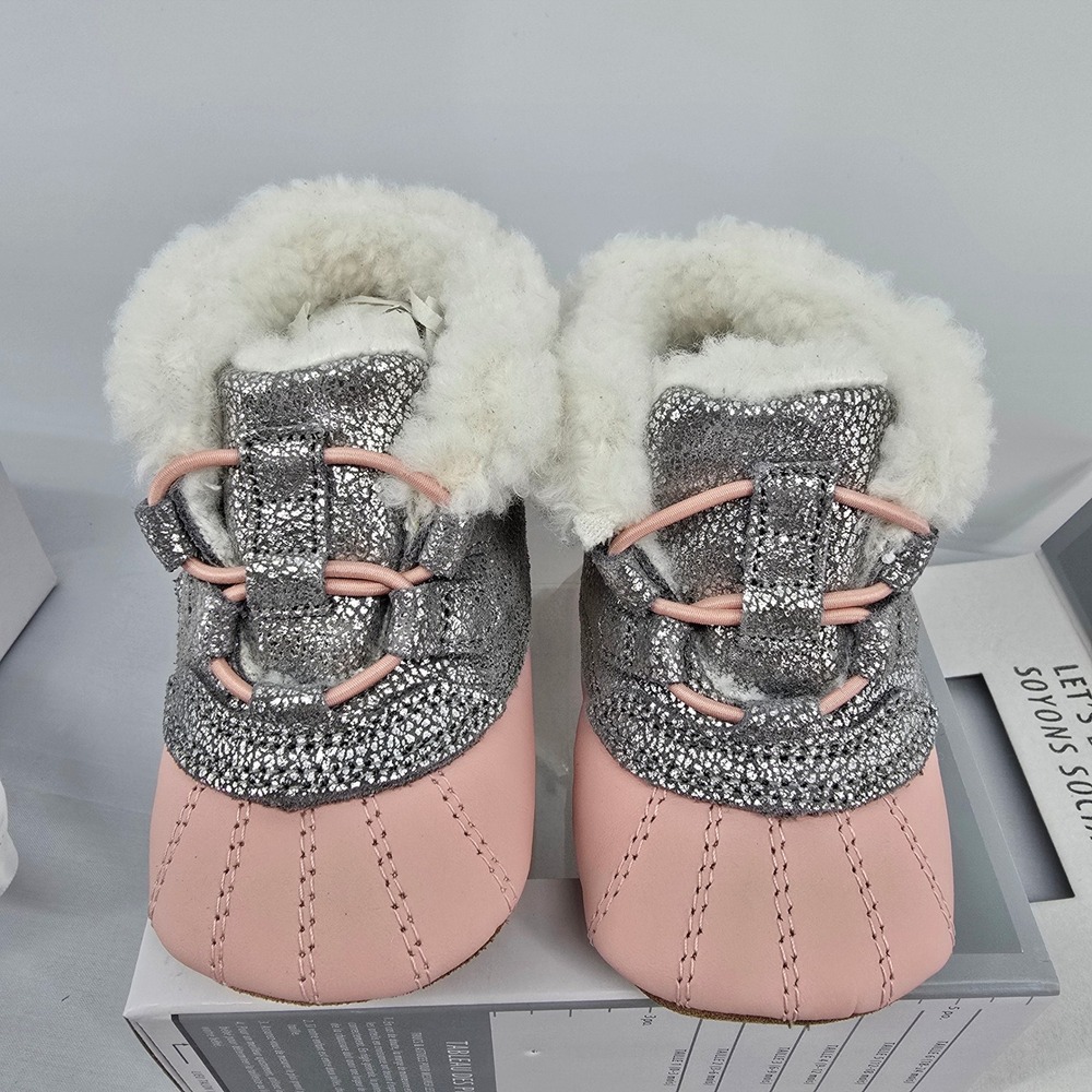Robeez First Kicks Apres Pink Silver Faux Fur Leather Baby Boots 9-12M‎ Size 4